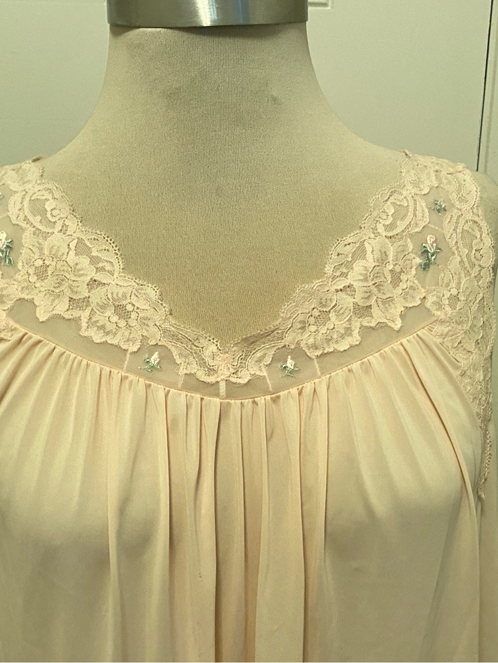 Delicate Lace-Trim Pink Women's Long Nightgown